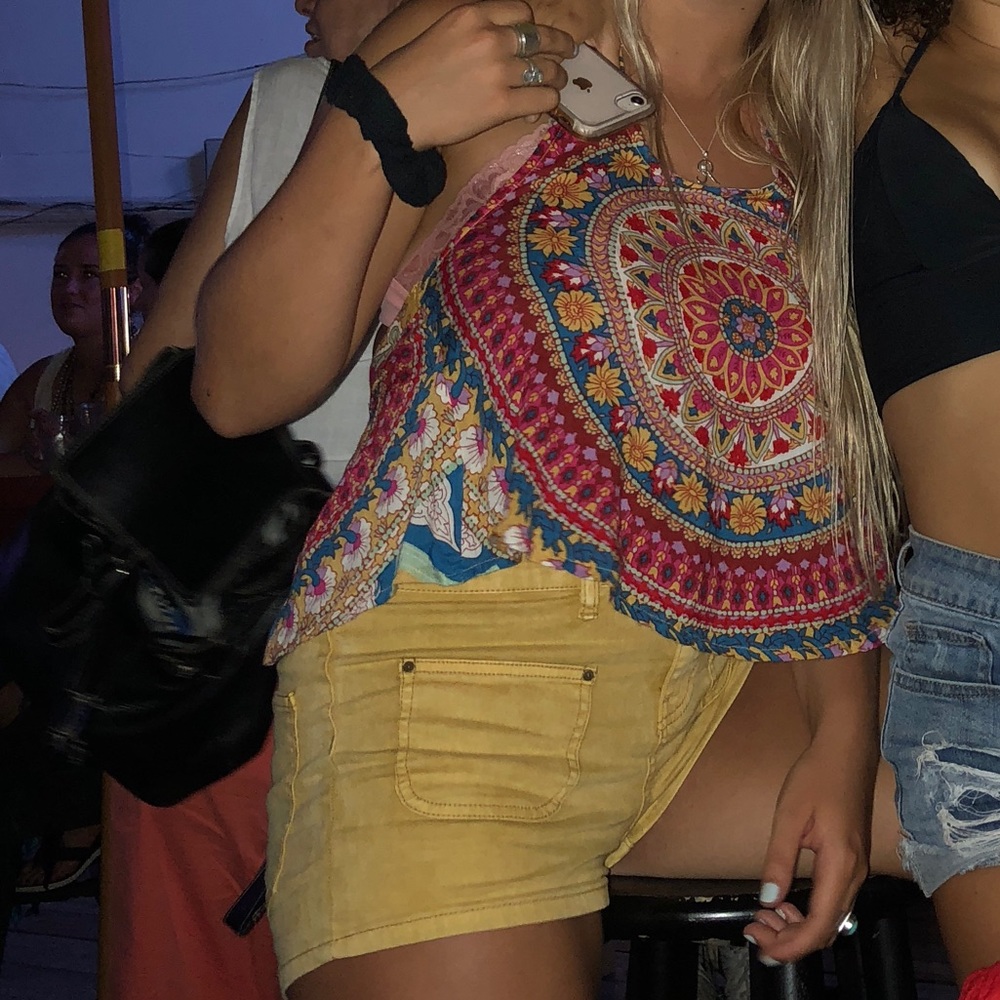 Halter top.